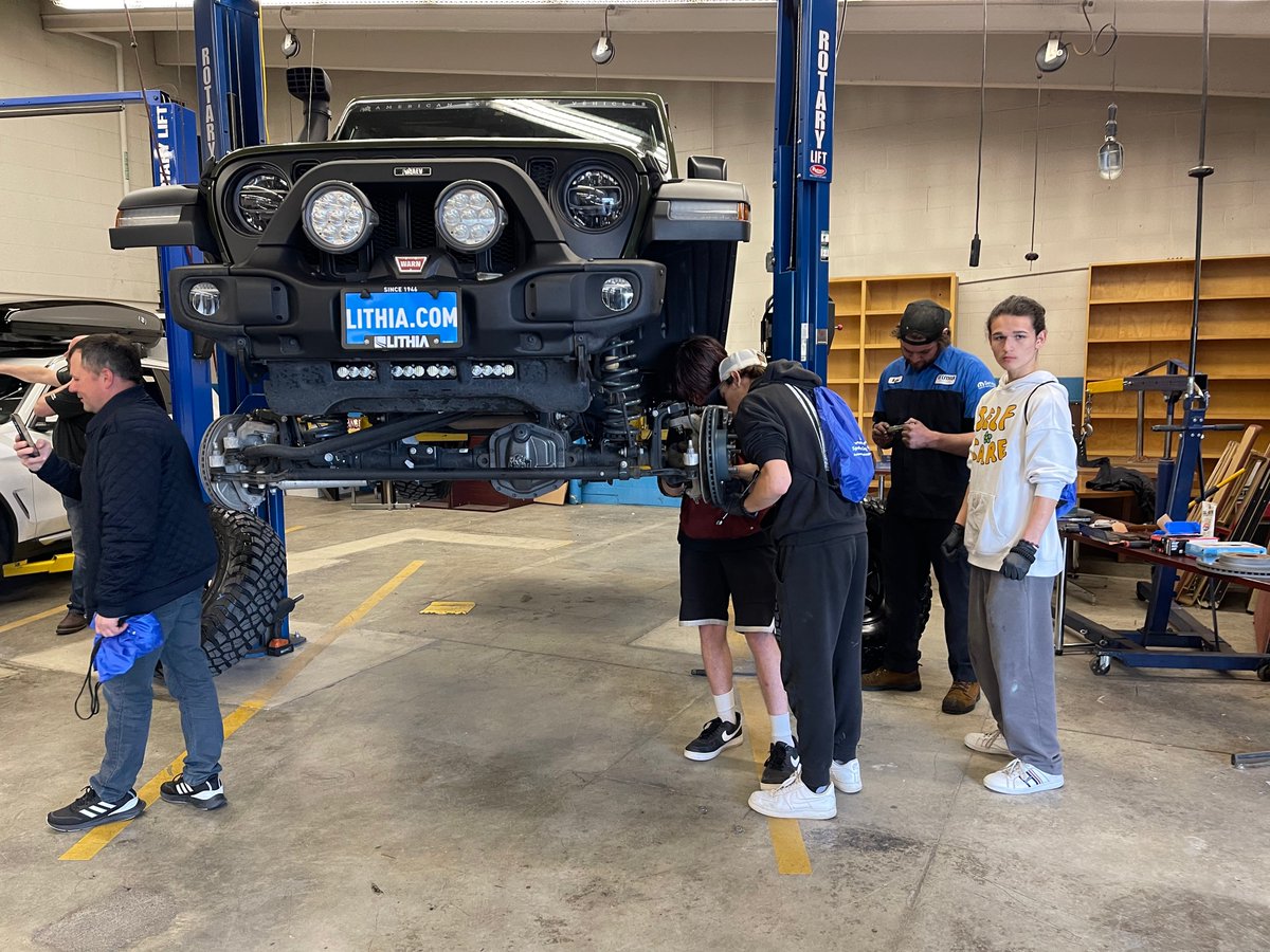 SpokaneVCTE's tweet photo. Automotive Trades Night occurred on Wednesday, April 19th, at Spokane Community College.  Participants had the opportunity to learn more about how cars and other vehicles worked, gain hands-on experience, and engage in conversations with professionals working in the field. (1/2) https://t.co/TahPpa8PC7