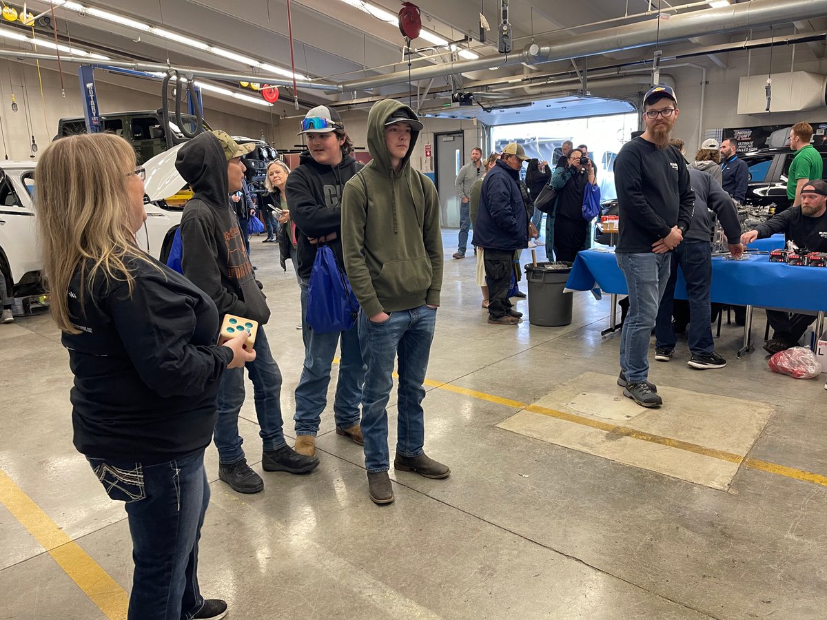 SpokaneVCTE's tweet photo. Admission for the trades night was free and open to the public. The event was held in the  Automotive Building at Spokane Community College and was put together by  @newesdnews and East Valley School District.  (2/2)

#trades #SkilledTrade #automotive #cars #vehicles #mechanic https://t.co/eleE17gsUn
