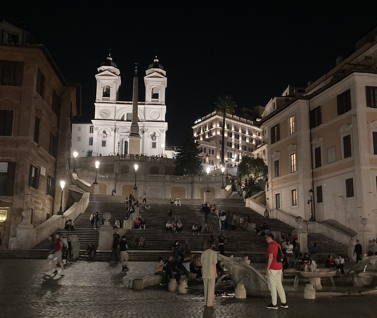 Buon proseguimento di serata e buonanotte ⭐️❤️🌝 da qui #Roma #PiazzadiSpagna #TrinitàdeiMonti