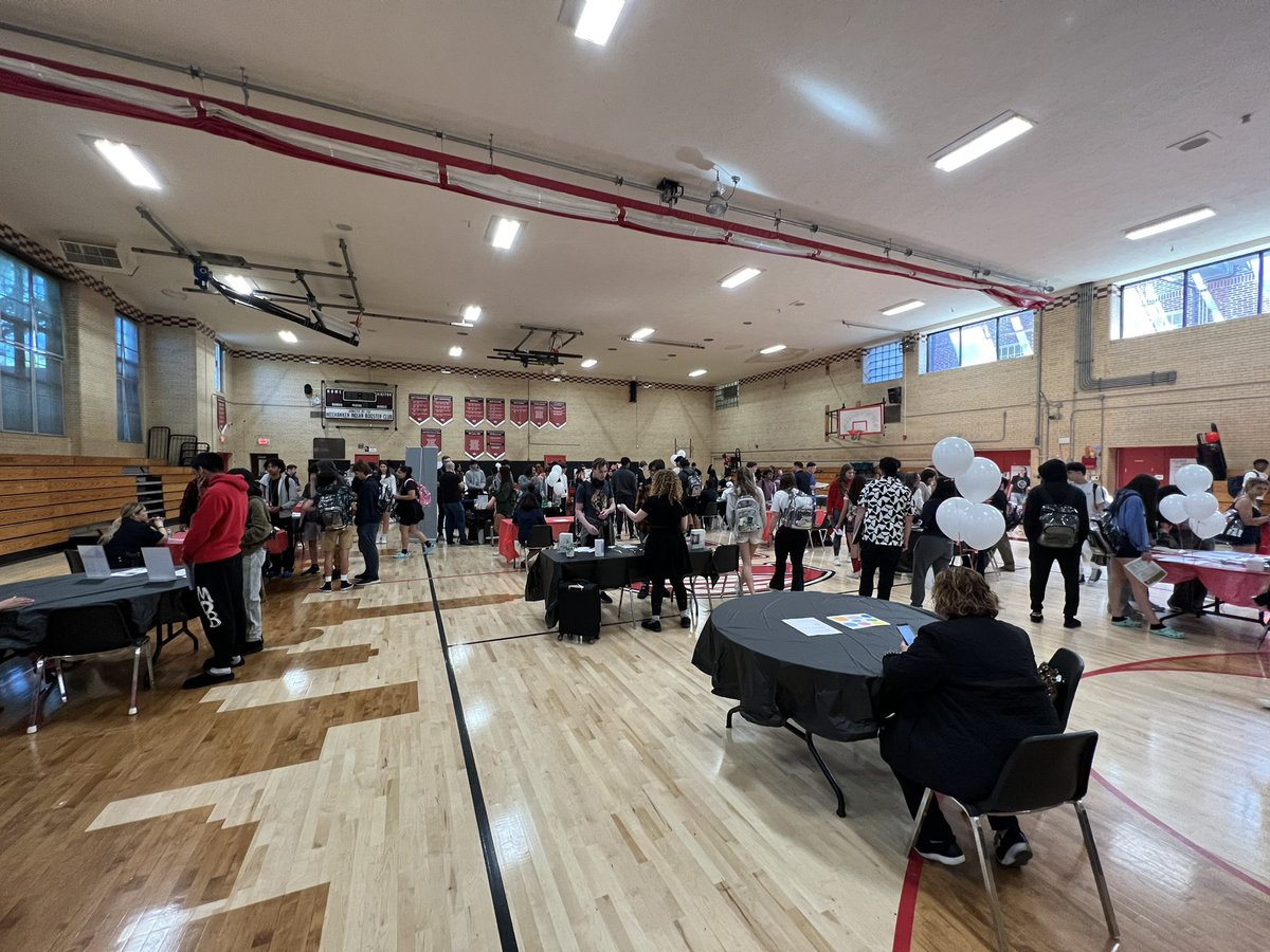 maura_darcy's tweet image. A successful career day at @WeehawkenTSD !!! Wonderful job organizing an all around awesome event Vanessa and @WTSDGuidance53 !! Thankful for all the guests who volunteered their time today to educate our students on a wide variety of careers! #WeeGrow #WeeLearn #WeeNetwork