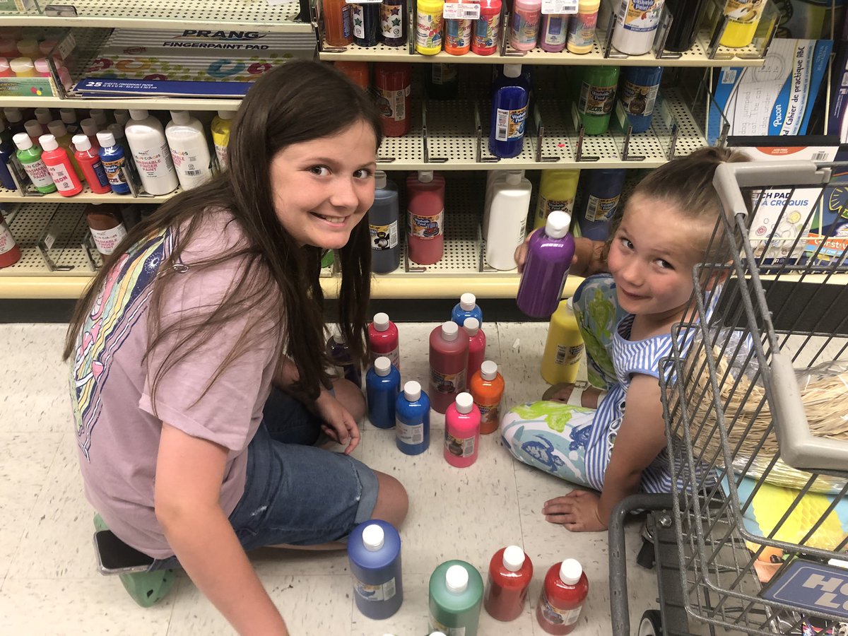 When you prepare for a district wide #codingcamp for #giftedandtalented, one goes to the experts for advice. They suggested Painting with a Twist using the @SpheroEdu and picked out the paints. @Karetru @PinkertonMomof5