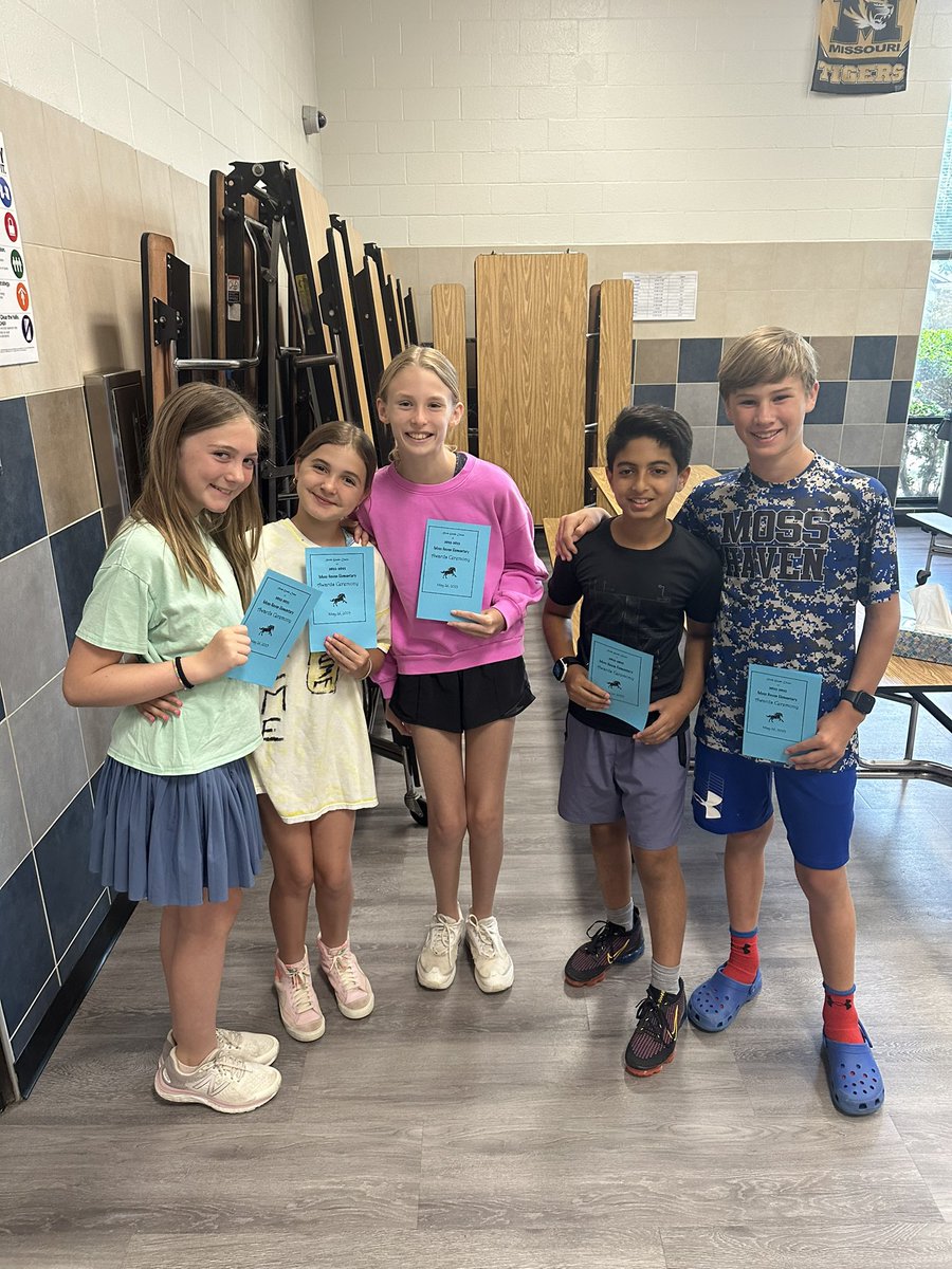 First official duty for our @MustangsMhe 2023-2024 Beta Club Captains, passing out programs at the 6th Grade Awards! Looking forward to working with these leaders next school year! #risdbelieves #mhepe #levelupMHE @nationalbeta