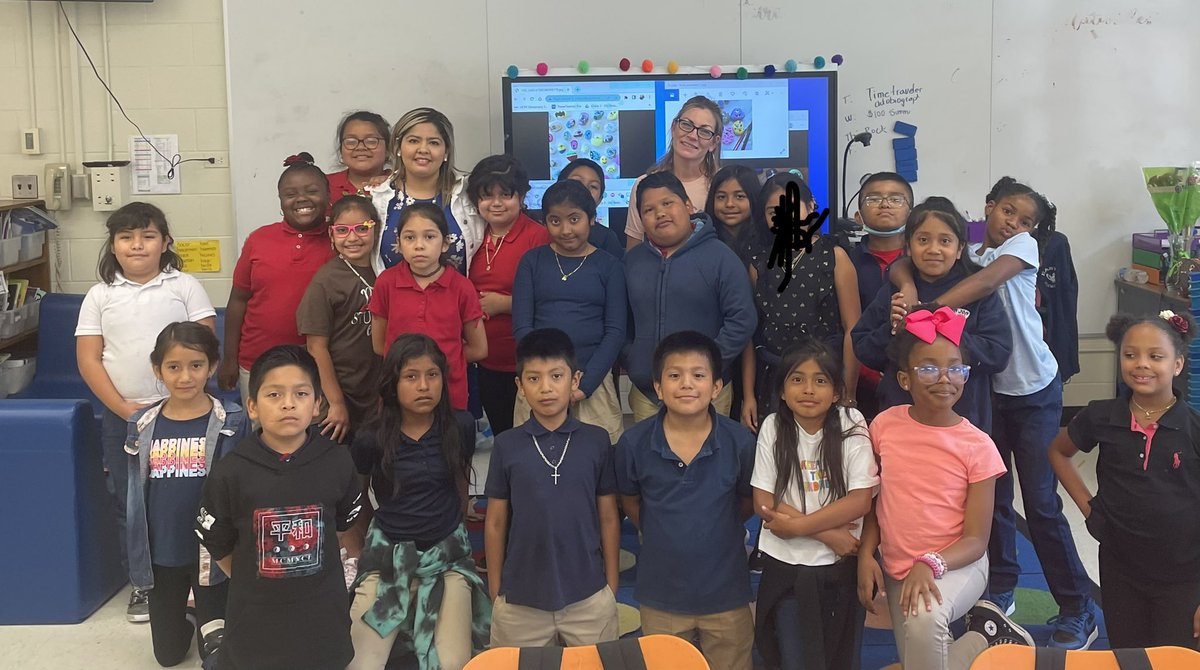 Mrsfabiola_Rm's tweet photo. Bittersweet feelings! Excited about going back home but sad about leaving my little eagles🦅!  My 5 years at @EastESNC  in 3 pictures ❤️ https://t.co/hR7Ul3u5mm