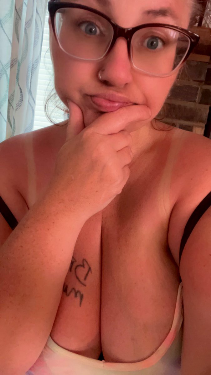 I think I may have missed a few spots with sunscreen…. Getting dressed for Michigan fun with the girls in a few is going to be so much fun…🥴#MemorialWeekend 🇺🇸#FridayFun #kissedbythesun