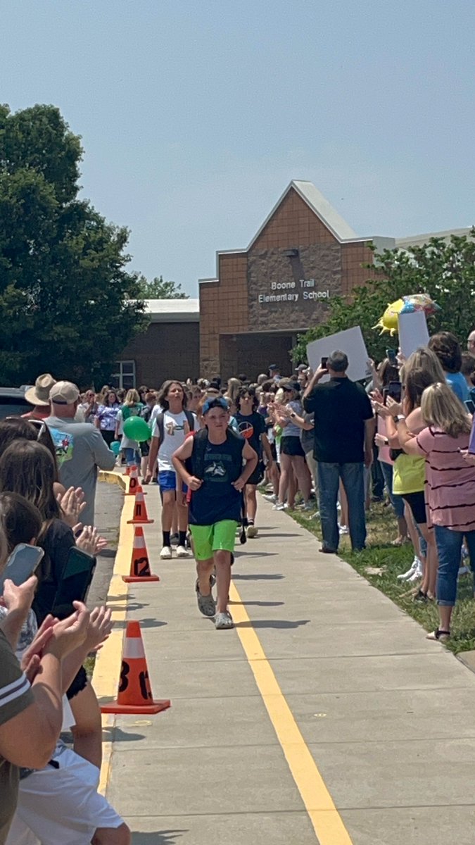 5th Grade Clap out👏🏻🐾👏🏻 What a terrific way to end the school year and Elementary school📚 Good luck WolfPups🐺💙🐺#WSMSBound #WeAreWentzville <a href="/BTEWolfPups/">BTE 🐾 Principal Vahle</a>  <a href="/TracyFaerber/">Tracy Faerber</a> <a href="/BTEPruemer/">Sarah Pruemer</a> <a href="/TrishaGrantham5/">Trisha R. Grantham♥️ God, Marriage, Family</a> <a href="/ag_stl/">Alan Grantham</a>