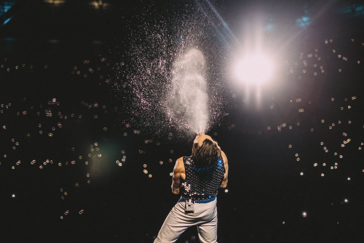StadeFrance's tweet photo. 🌈🌈 Info @Harry_Styles 🌈🌈

Les dernières places pour les 2 concerts de la star britannique sont disponibles sur notre site !

Rendez-vous les 1er et 2 juin au Stade de France 🫶🥰

👉 1er juin :  https://t.co/9MVKuxfBlS
👉 2 juin : https://t.co/nacReWDbTn

📸 Anthony Pham https://t.co/XdN6qLaqTV
