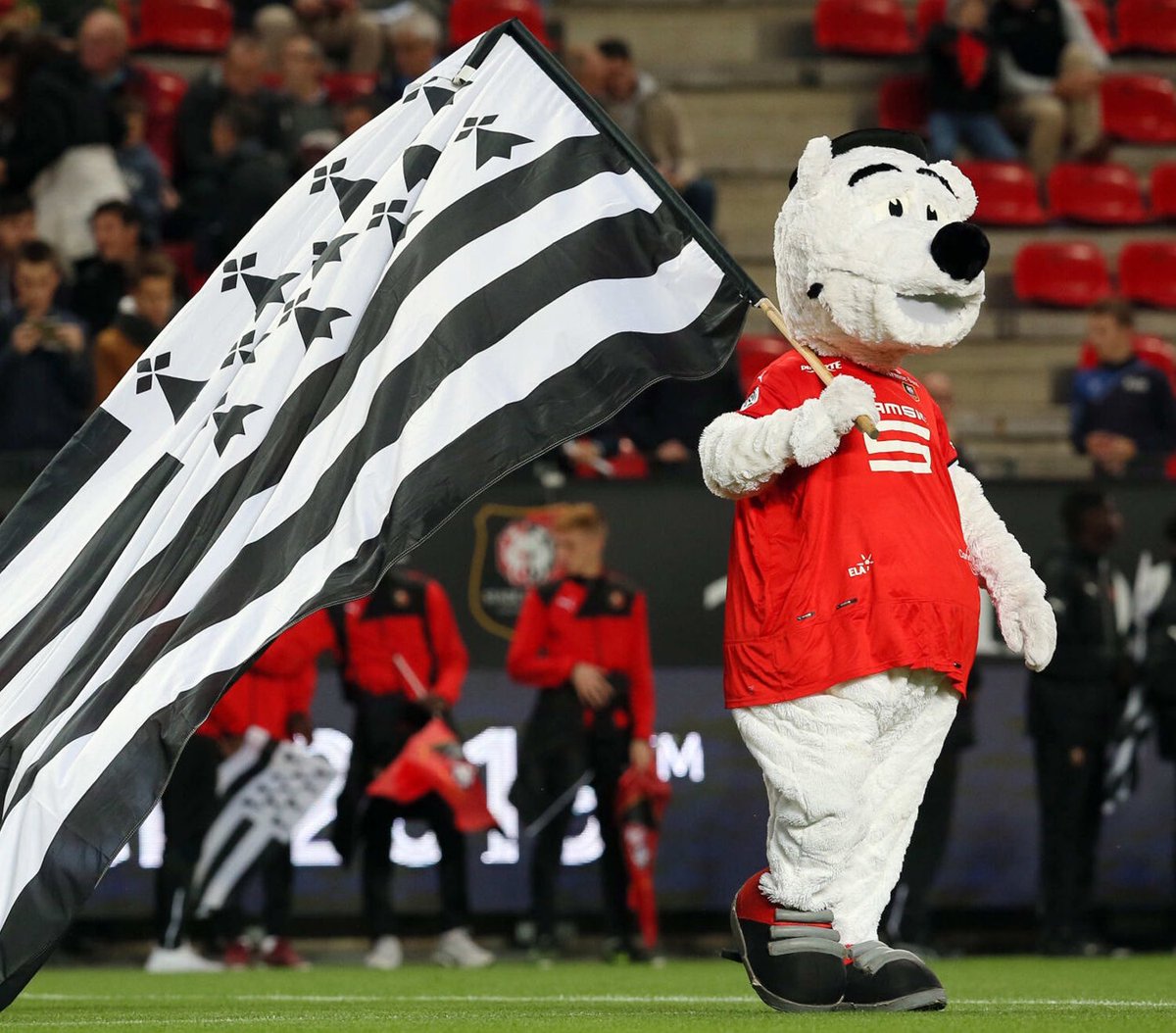 ActuL1_'s tweet image. 🚨 Avec la montée il y a quelques heures de Concarneau en Ligue 2, la Bretagne compte désormais 5 clubs professionnels ! 🖤🤍

• Rennes (L1)
• Lorient (L1)
• Brest (L1)
• Guingamp (L2)
🆕 • Concarneau  (L2) 

𝐔𝐧𝐞 𝐭𝐞𝐫𝐫𝐞 𝐝𝐞 𝐟𝐨𝐨𝐭𝐛𝐚𝐥𝐥. 🔥