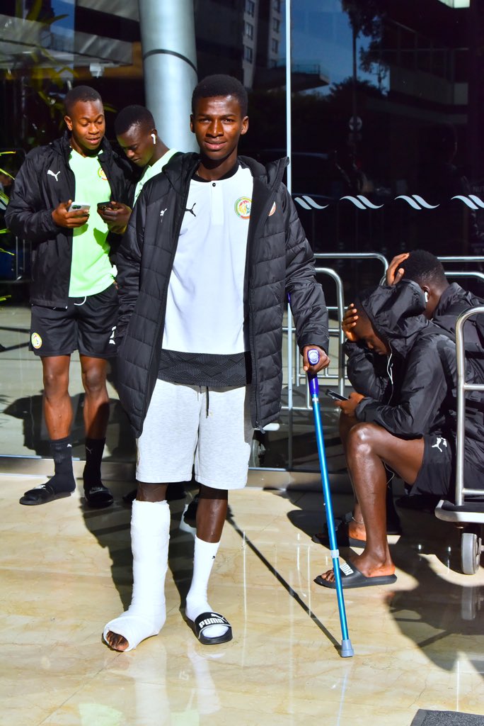 Mauvaise nouvelle,blessé lors de la séance d’entraînement du 25 Mai 2023, Mamadou Gning est victime d’une fracture incomplète de l’extrémité proximale du péroné droit d’après l’exploration radiographique faite ce jour. 
 le joueur est forfait pour le reste de la compétition.
