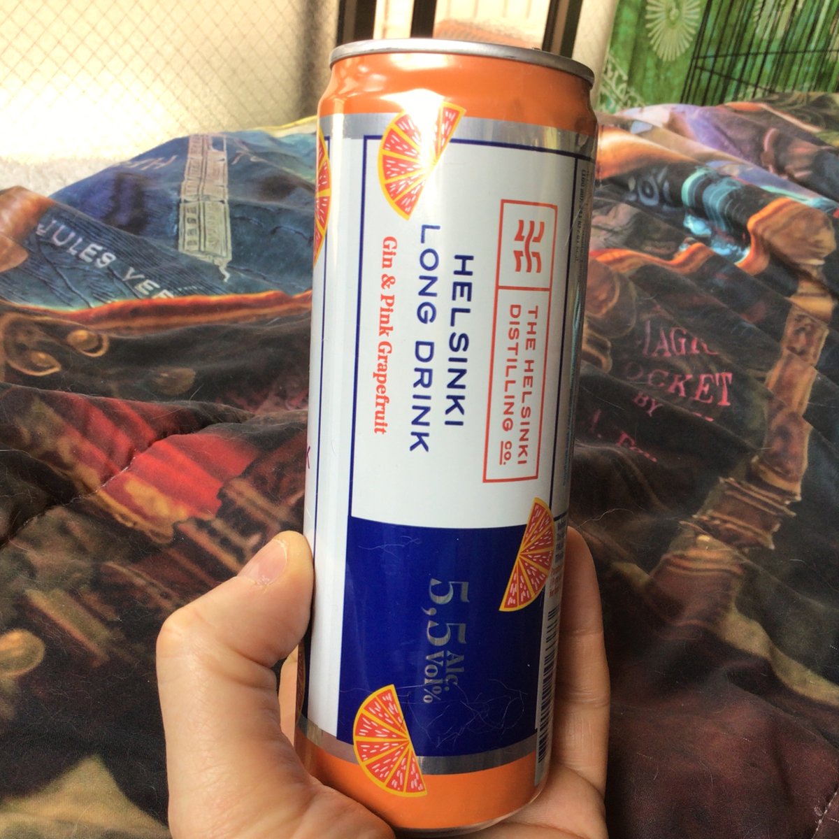 I cracked open a can of Helsinki Long Drink gin last night but fell asleep with it barely sipped. Breakfast of champions, why not! I’ll have it with my cuppa & a hearty breakfast of Next meat kalbi with curry & couscous & a sliced tomato, & watch the latest episode of Taskmaster. https://t.co/6uRhIUo9Iy