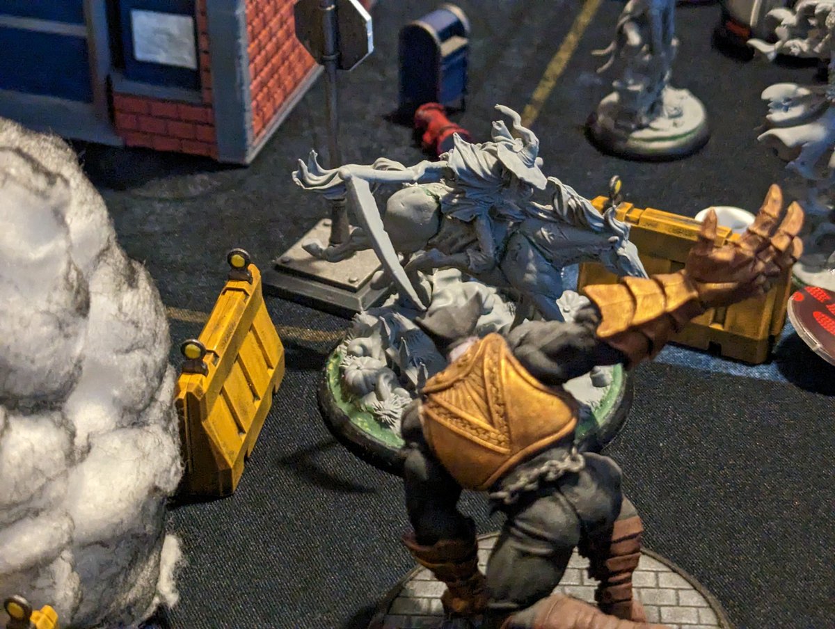 ChristophPBacon's tweet photo. Had a game of #BatmanMiniaturesGame tonight, my court of owls Vs Scarecrow and his nightmares. Lost 22-39 but a real fun game! The recent changes to the court are a great buff. @knightmodels just need to hurry up and get the new objective cards out! https://t.co/K7cB4w5UKm