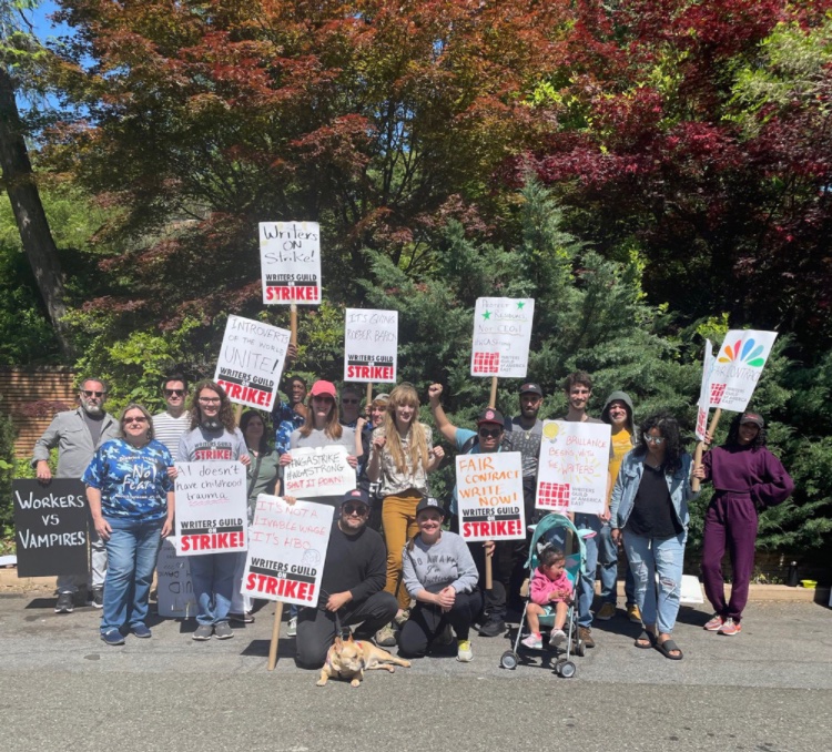 Another nice job by the
#WGAEastGardenStateStrikers today. 
#OnStrike
#ShutItDown
#WGAStrong