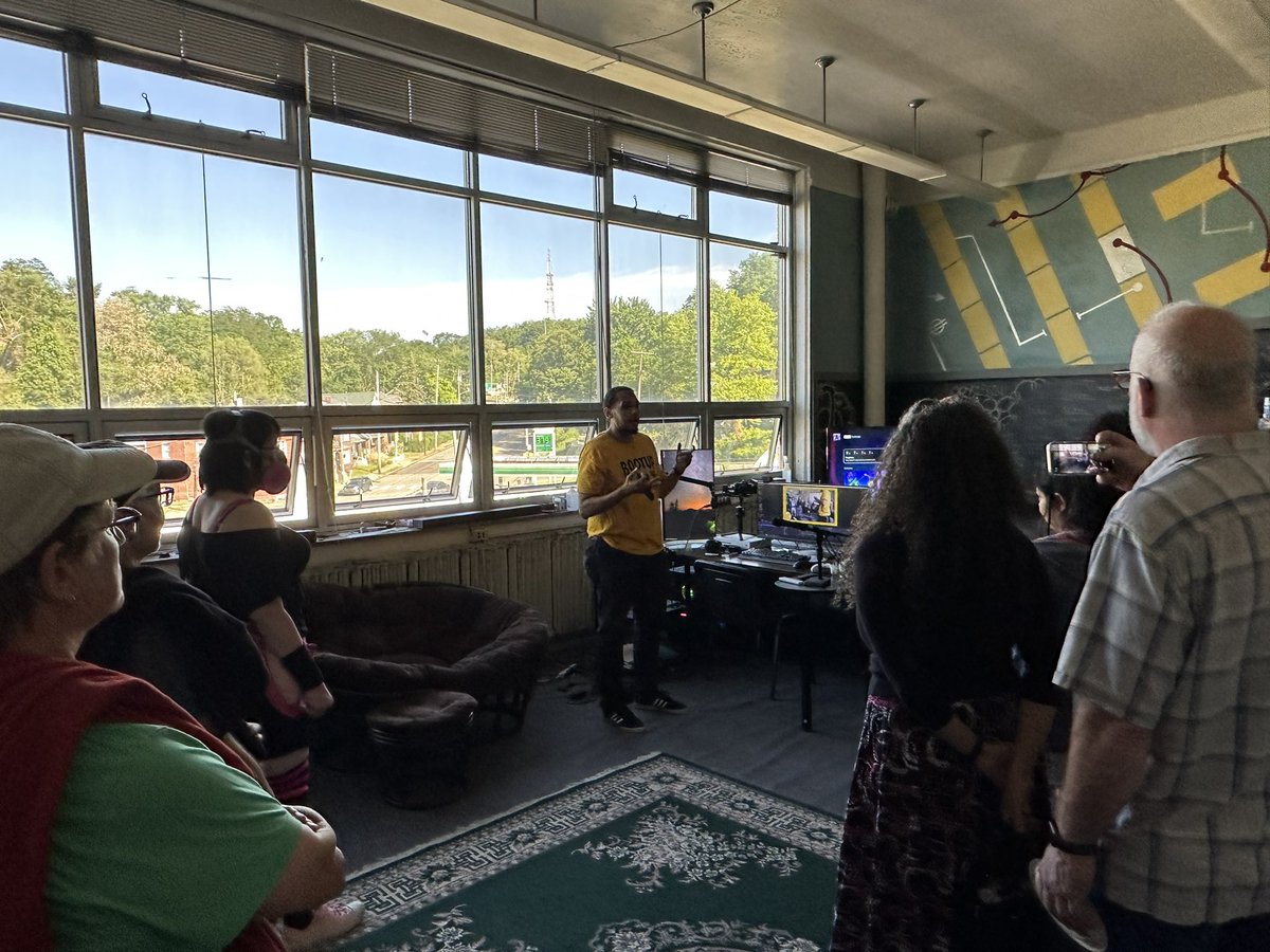 Learn21Tech's tweet image. Full house for the #CsforPgh #CsforInclusion youth showcase @BootUpPGH this evening! #access #community