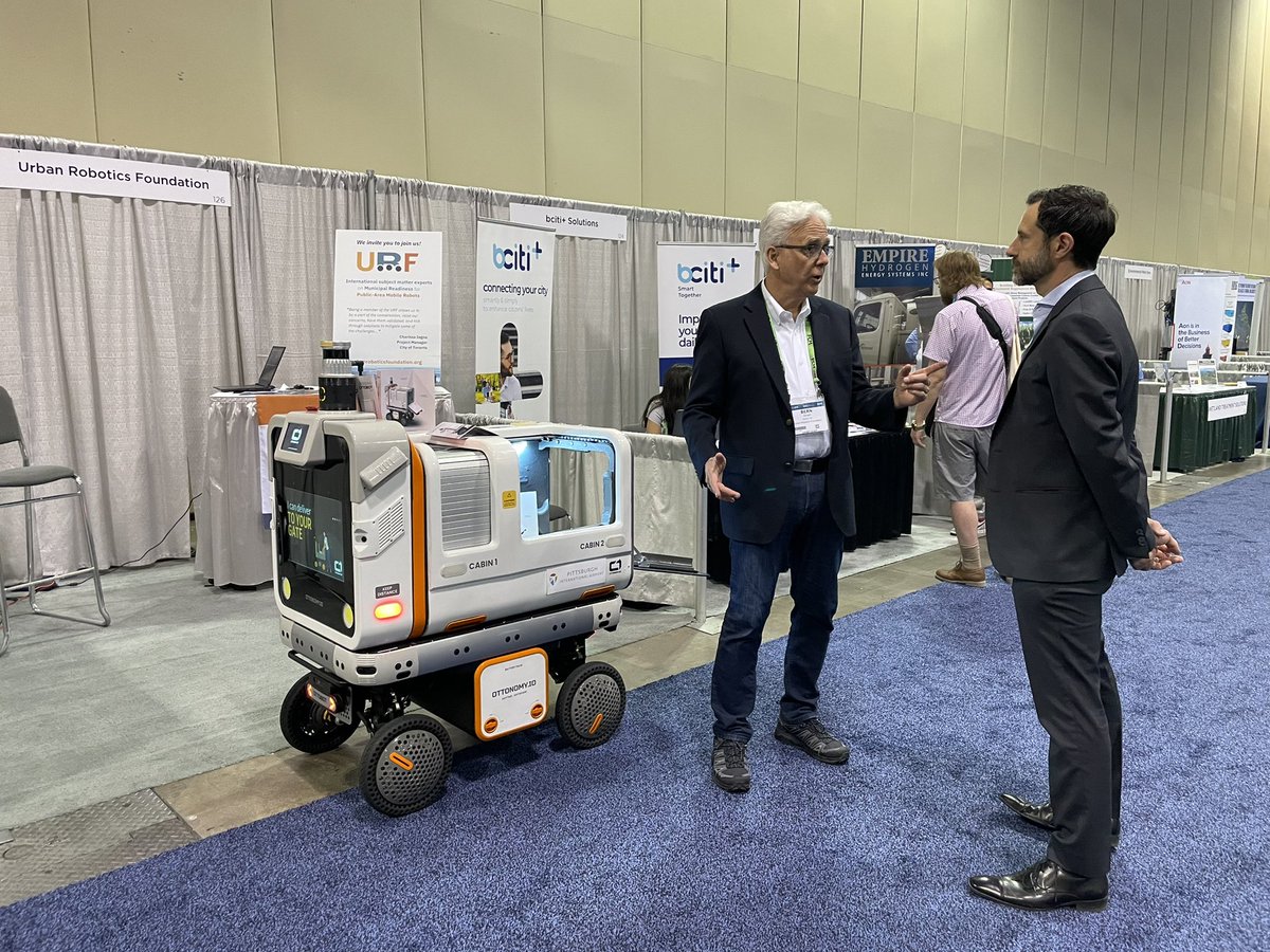 anthonyfernanTO's tweet image. Fun day chatting with municipal leaders at the @FCM_online #FCM2023AC Special thank you to @BernGrush for the kind invitation. Excited to see the growth of public mobile robots in Canada 🇨🇦. #topoli #urbanrobotics
