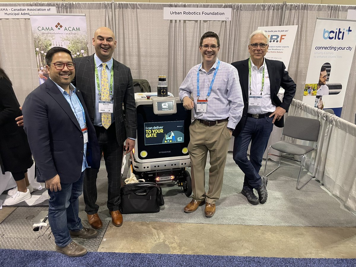 anthonyfernanTO's tweet image. Fun day chatting with municipal leaders at the @FCM_online #FCM2023AC Special thank you to @BernGrush for the kind invitation. Excited to see the growth of public mobile robots in Canada 🇨🇦. #topoli #urbanrobotics