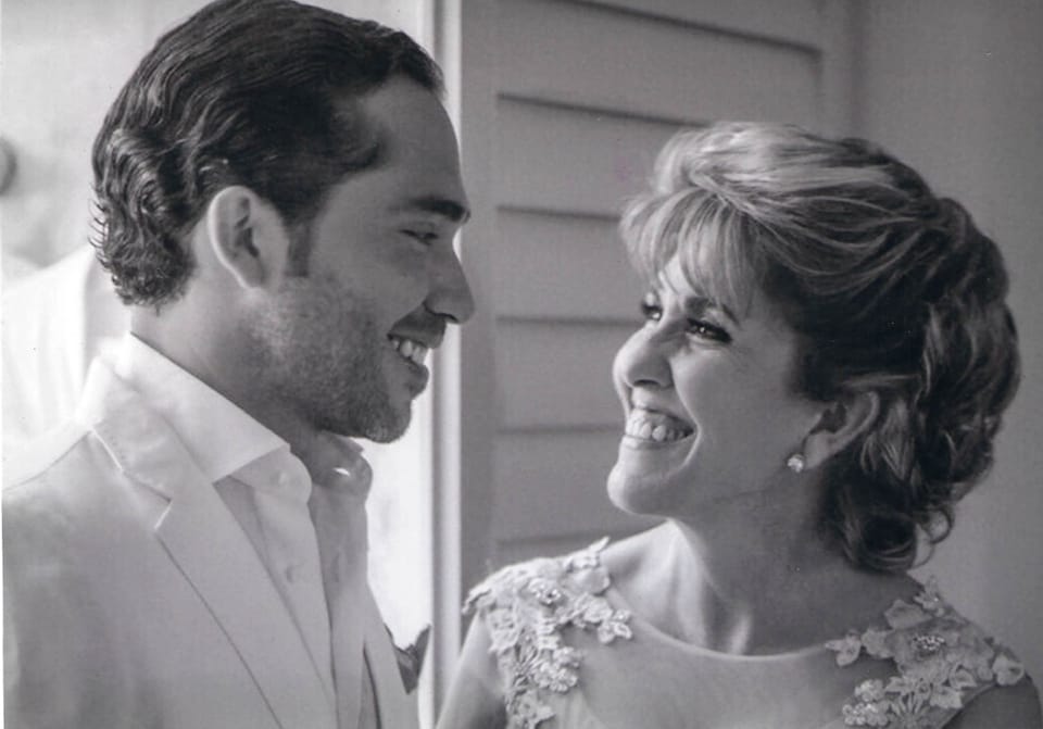 Hijo: Gracias por tu vida, por tu nueva vida. Dios te bendiga, yo te doy la bendición. Te Ama Mami.