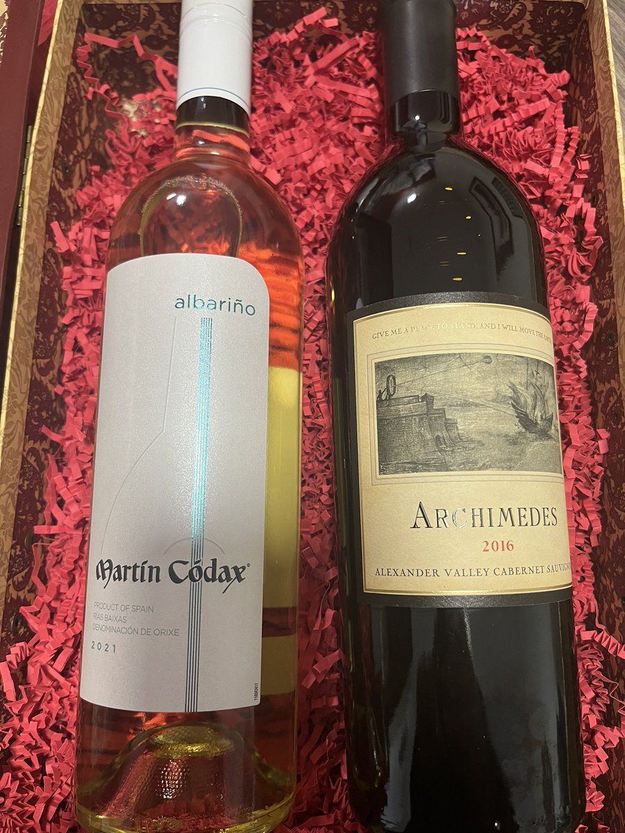 BorgheseAmira's tweet photo. So a friend stopped by and gave me these today. Now just waiting for it to be 5 so I can go home, put on some music, light my candles and pour a glass of Archimedes 2016 #WineMe https://t.co/Jw0pPDmcES