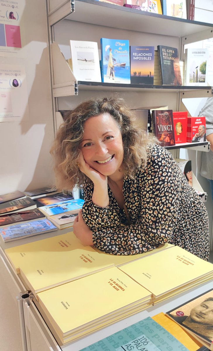 Ha sido una tarde maravillosa en <a href="/FLMadrid/">Feria del Libro de Madrid</a> con <a href="/Colecc_Sudeste/">Cᴏʟᴇᴄᴄɪóɴ Sᴜᴅᴇsᴛᴇ</a> . Gracias a todos los que me habéis comprado mi poemario La Almendra y el Maíz.