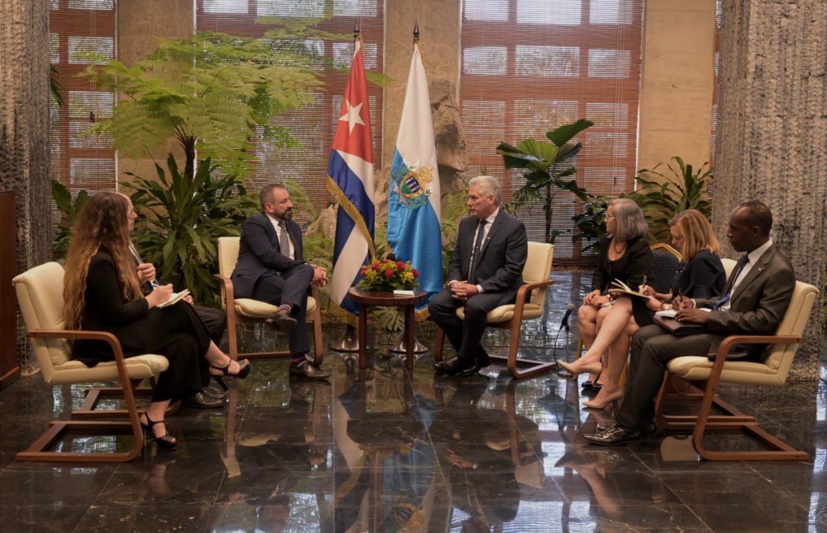 Recibí al secretario de Estado de @AffariEsteriSMR, Luca Beccari. Resaltamos lazos de amistad entre San Marino y #Cuba, y la disposición de seguir trabajando para desarrollar los vínculos bilaterales a partir de las oportunidades existentes en diversas esferas de interés mutuo.