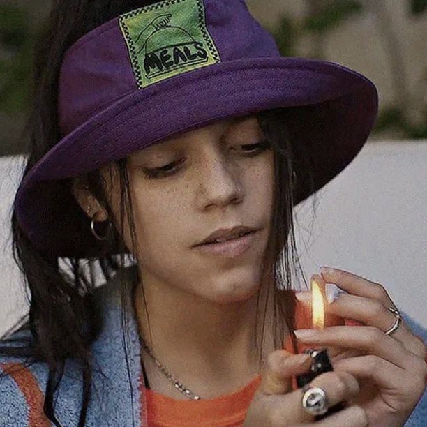deiviswiftie's tweet photo. hot girls smoke 🚬 https://t.co/sjgd5VBlGP