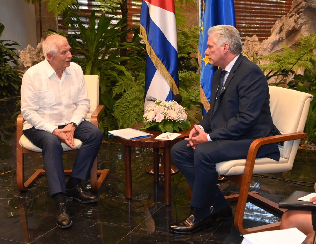 Sostuve encuentro con Alto Representante #UE, <a href="/JosepBorrellF/">Josep Borrell Fontelles</a>. Constatamos contribución del ADPC a avances en las relaciones e/ #Cuba, la UE y sus Estados Miembros, y la madurez alcanzada al abordar diversos temas de manera respetuosa y bajo principios de reciprocidad e igualdad.