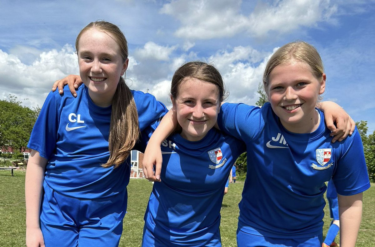 Well done girls…

Elite Academy St Joseph’s Yr7 Football Tennis champions 

 L-R Chloe Lowery, Sophie Howe, Josie Morl. 

#improtechsoccer https://t.co/6zBgNDfrVQ