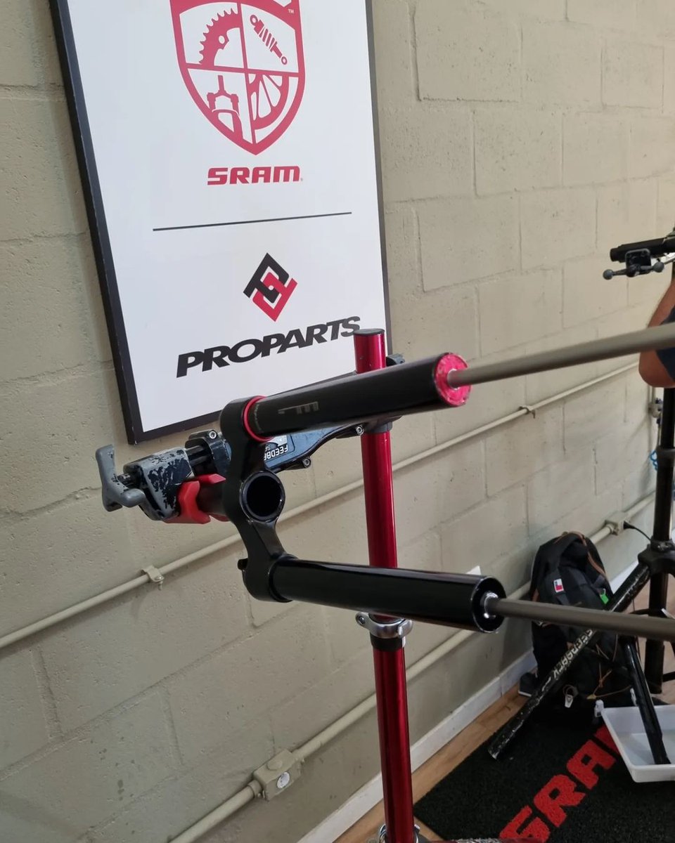 PROPARTS3's tweet photo. Semana de treinamento técnico com muita troca de experiência e aprendizado. Essa semana em especial tivemos a inclusão do novo módulo de instalação do novo grupo @srambrasil T-type transmission.

#stusram #sram #rockshox #proparts https://t.co/anNYC3BV44