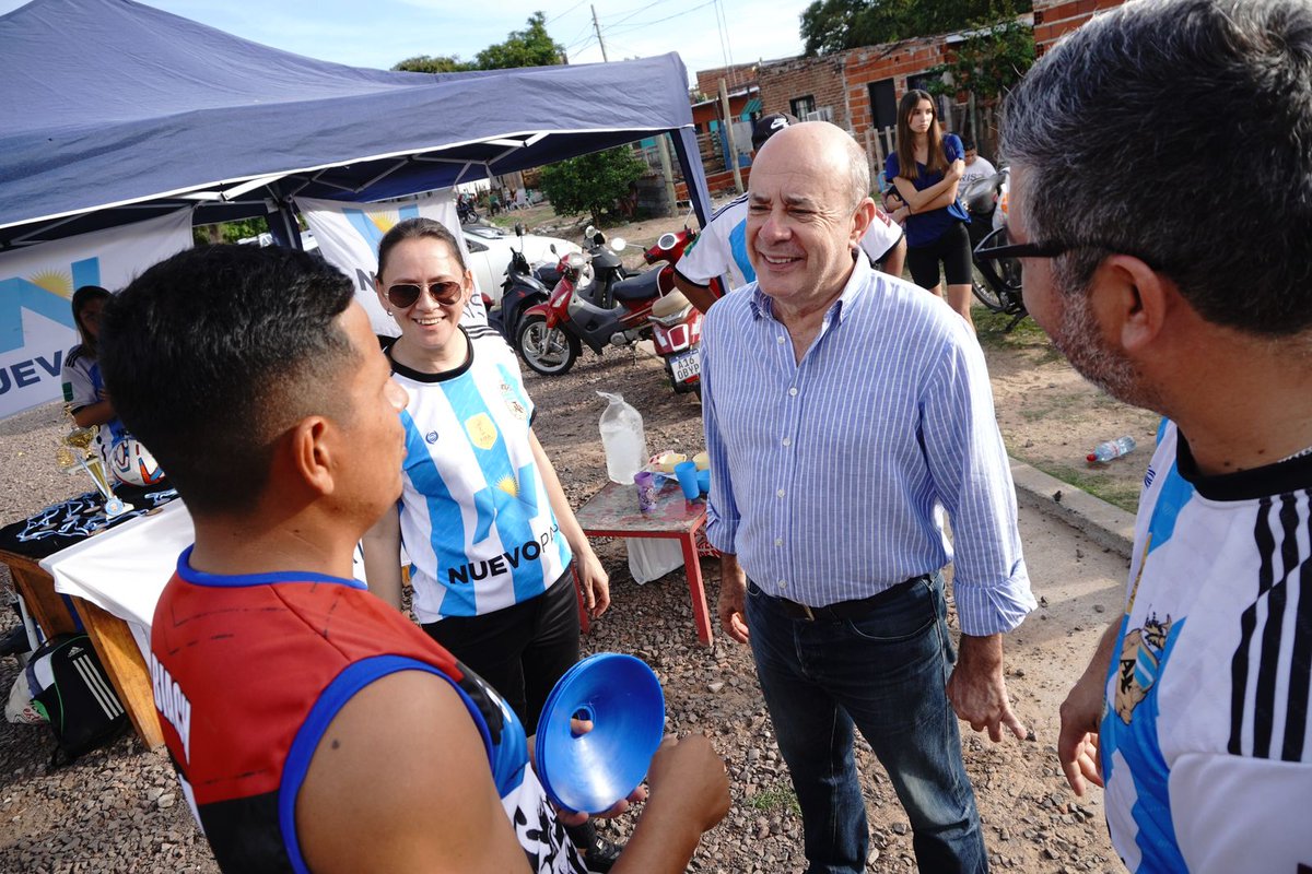 ¡LINDA TARDE DE FÚTBOL EN EL B° CARIDI!♥️

Queremos que todos los jóvenes correntinos tengan espacios para el deporte y la cultura en su barrio.

#UnFuturoMejor