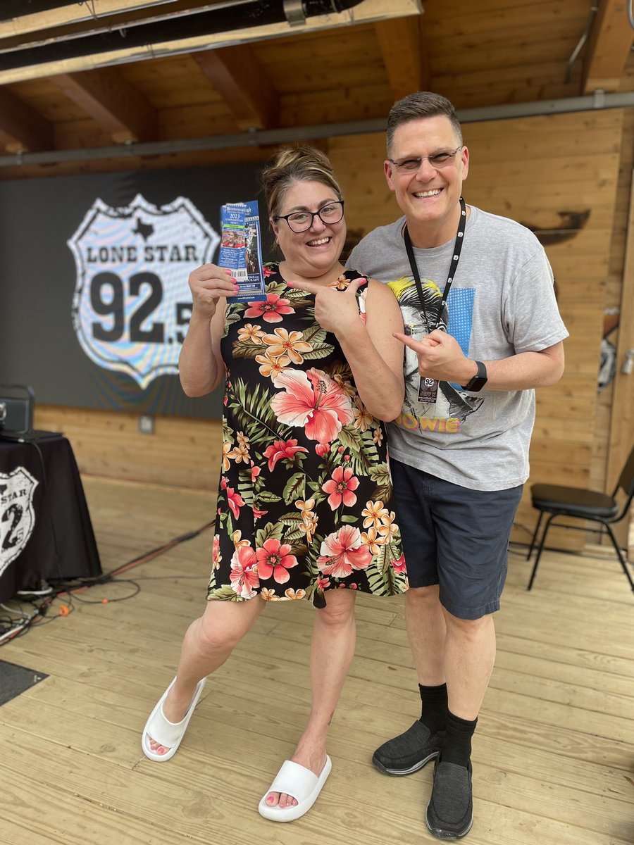 jeffknet's tweet photo. Amazing scene at Old 75 Beer Garden for the @LoneStar925 Bring In The Weekend Party! #BITWP https://t.co/pquDPdlm8A