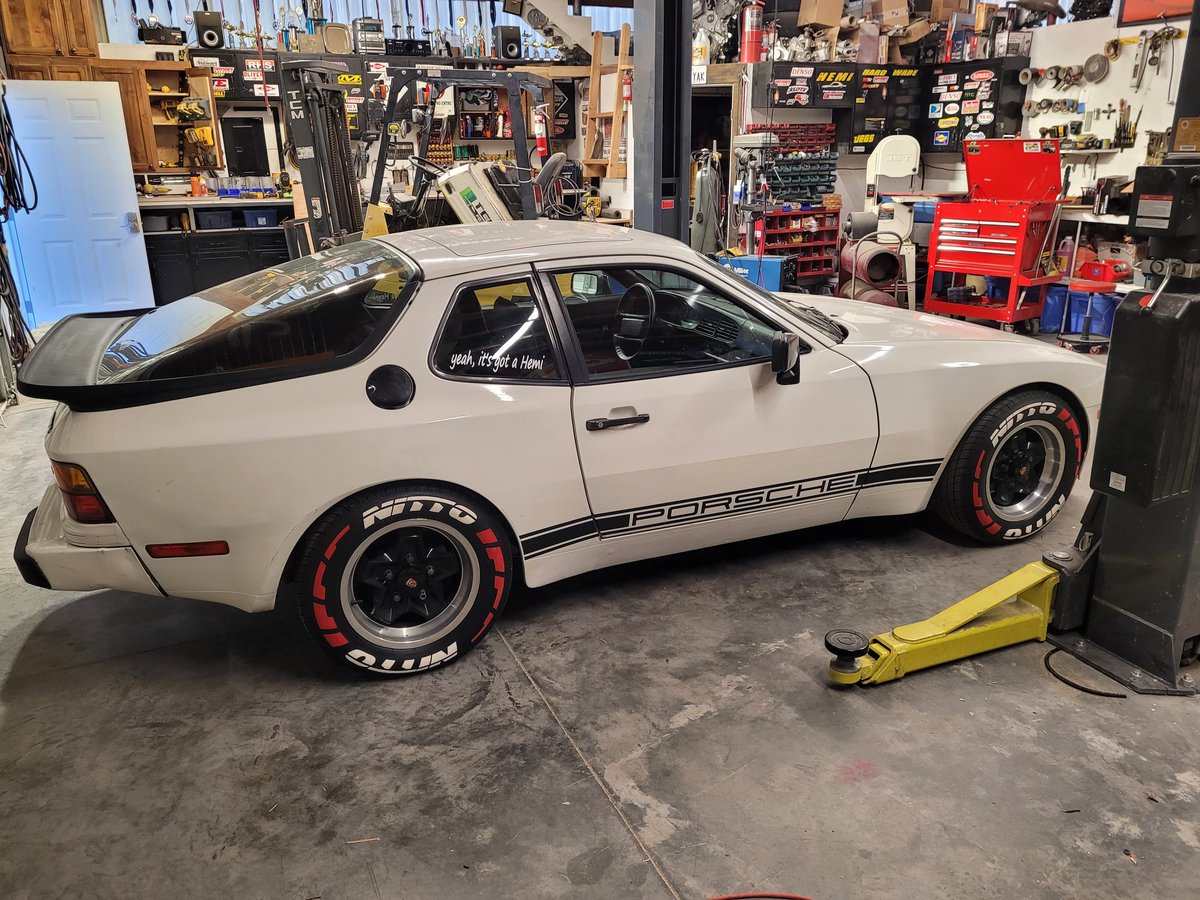 Johnny45269377's tweet photo. @ruthless_68GTX My daughter and I built this 944 for her graduation gift. https://t.co/YqaYSb1F1l