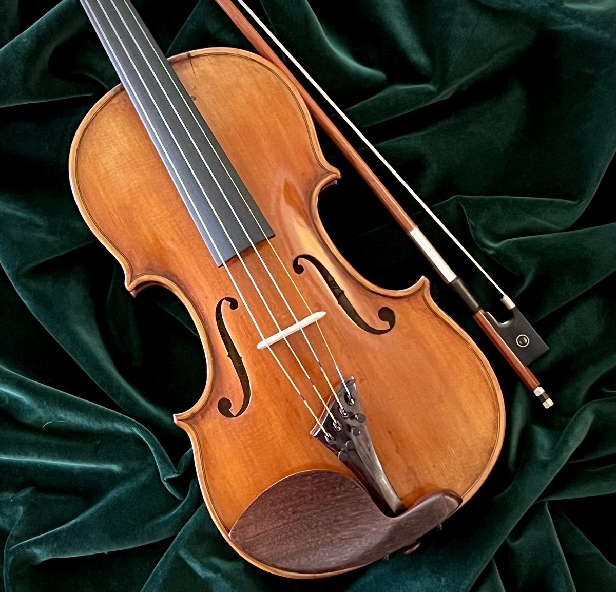 FeinViolins's tweet photo. Does your ‘23 Graduate deserve a new instrument? We’ll, you’re in luck! Our Grad Sale runs through the end of May! Visit https://t.co/ZzipdEp7Gt for details. No code needed, sale prices are marked! #fineviolins #feinviolins #violin #viola #cello #gradsale https://t.co/NHr9Vlg0Xt