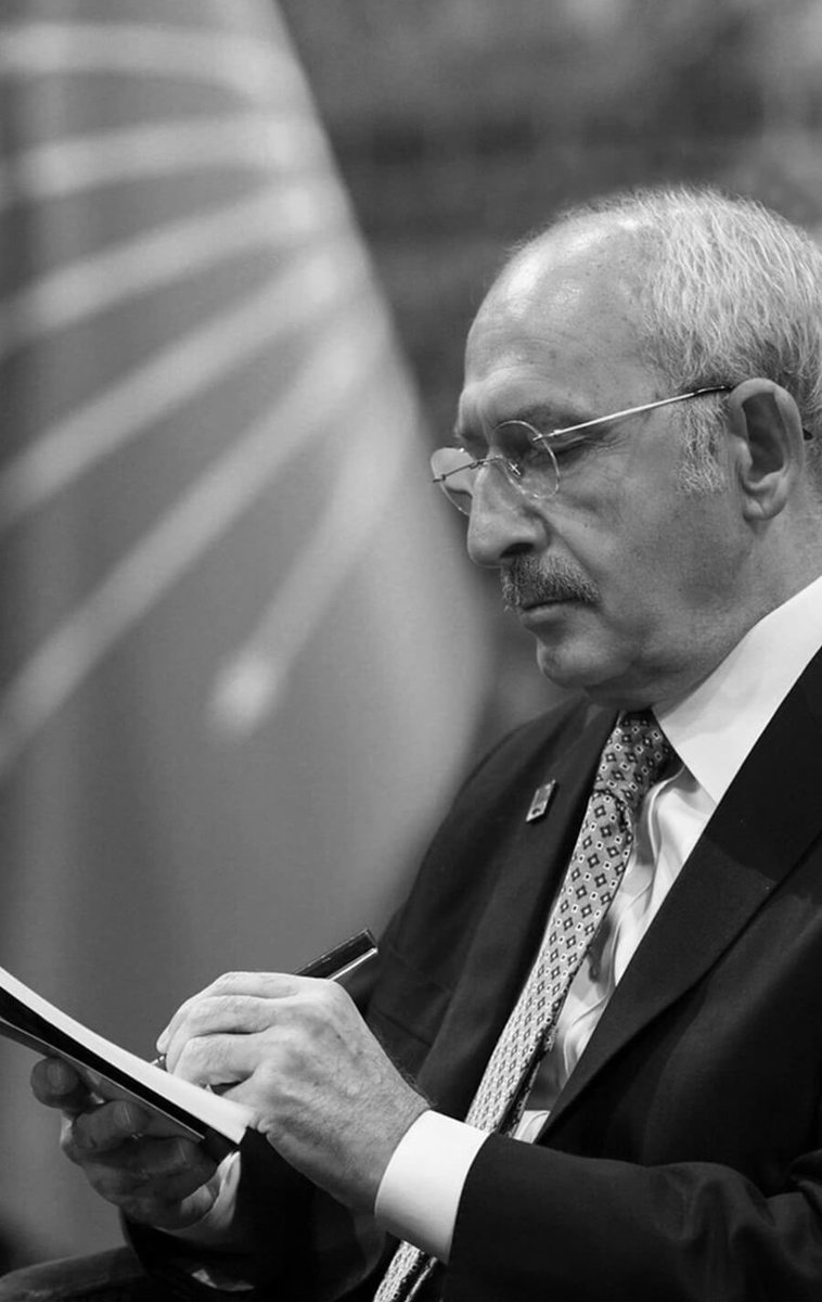 Cumhuriyet tarihinin en ağır iftiralarına maruz kaldı. SMS yollamasına bile müsaade edilmedi. Uzun zaman sonra sağı, solu, milliyetçiyi, sosyalisti, Türkü, Kürdü birleştirdi. 74 yaşında olmasına rağmen sabahlara kadar çalıştı. Sevelim sevmeyelim, Cumhurbaşkanı olmayı çok haketti.