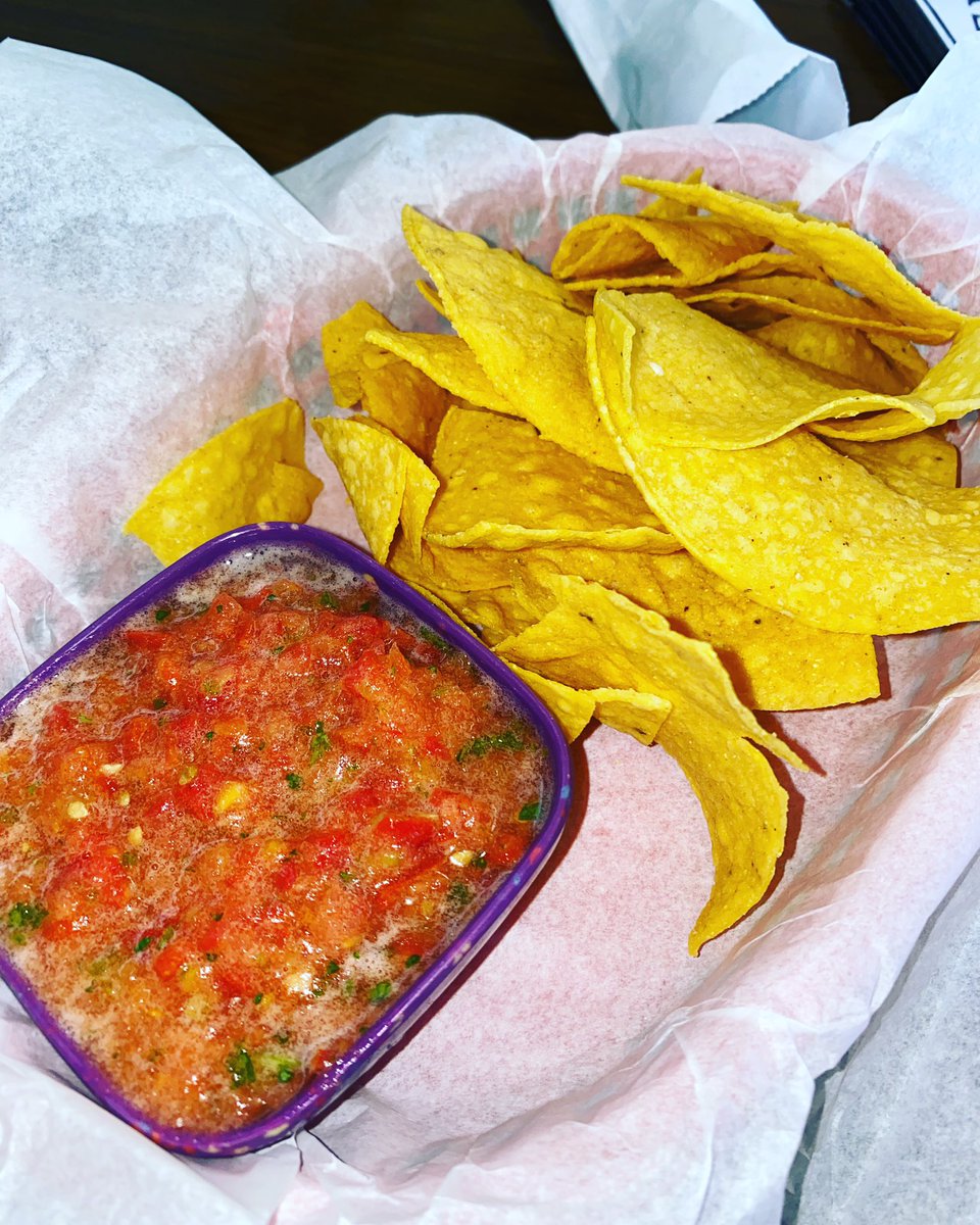 Chips & salsa at Monterrey Cafe. 
#food #foodie #foodblogger #foodstagram #instafood #rgvfood #rgvfoodie #weslaco #texas #mexicanfood #chips #salsa #chipsandsalsa