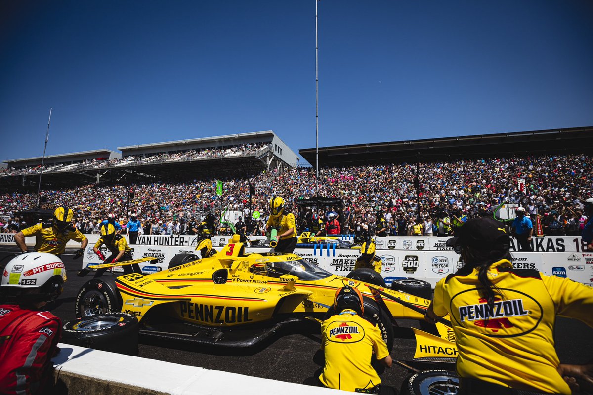 Carb Day ✅ Final checks done and ready for race day. Had a blast doing the pit stop comp with the #thirsty3s ! So many fans today, can’t wait to see a record crowd on Sunday!