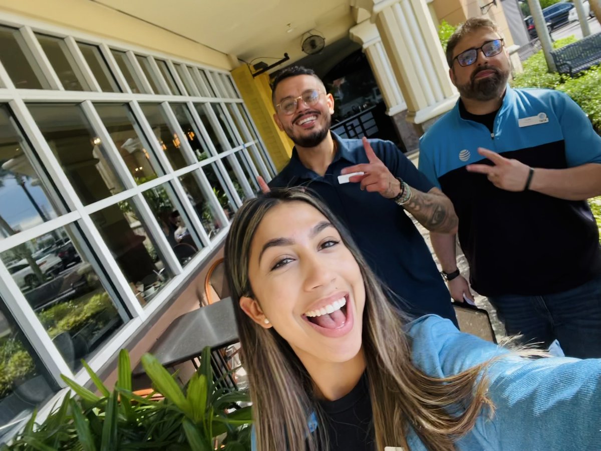 P_Onefla's tweet photo. Out here doing Florida things and switching our local businesses to BIZFIBER!!!!π₯
#OneFLABIZ #HEATWAVE https://t.co/oxGbhI3Jm0
