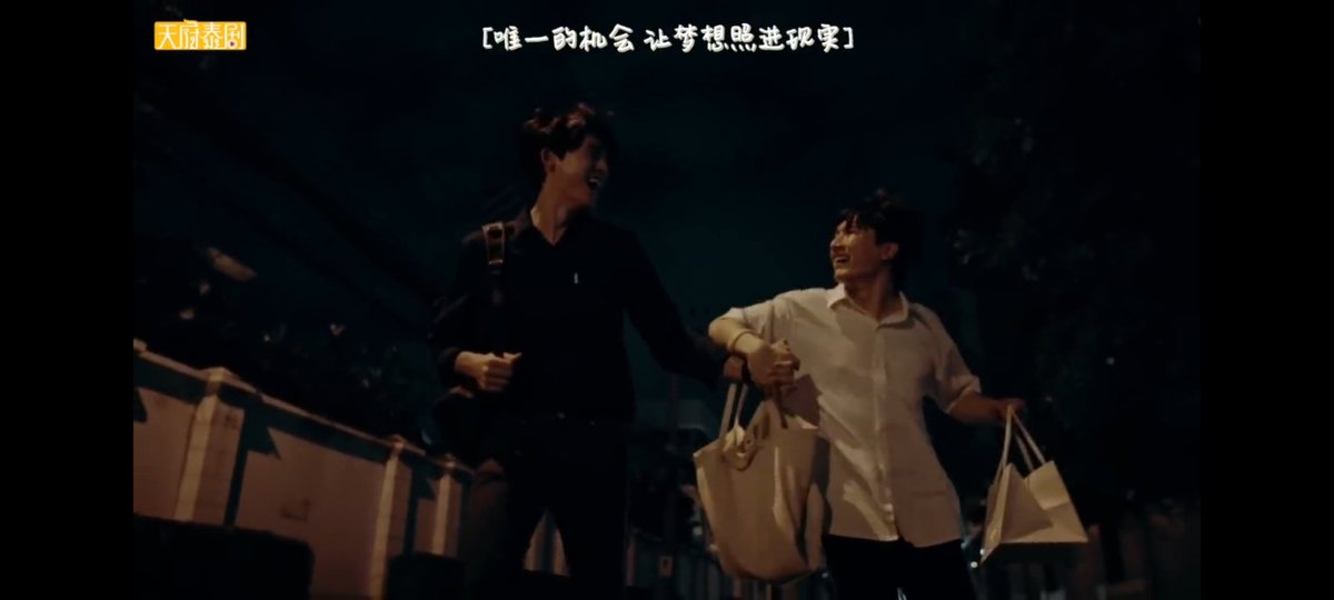 100ct68216812's tweet photo. 两个
眼中有着万千闪亮星辰的少年
要开始属于他们的爱了
期待
#BeMyFavoriteEP1
​#GawinKrist
​#KristPerawat
​#GawinCaskey https://t.co/8GZaetCmCp
