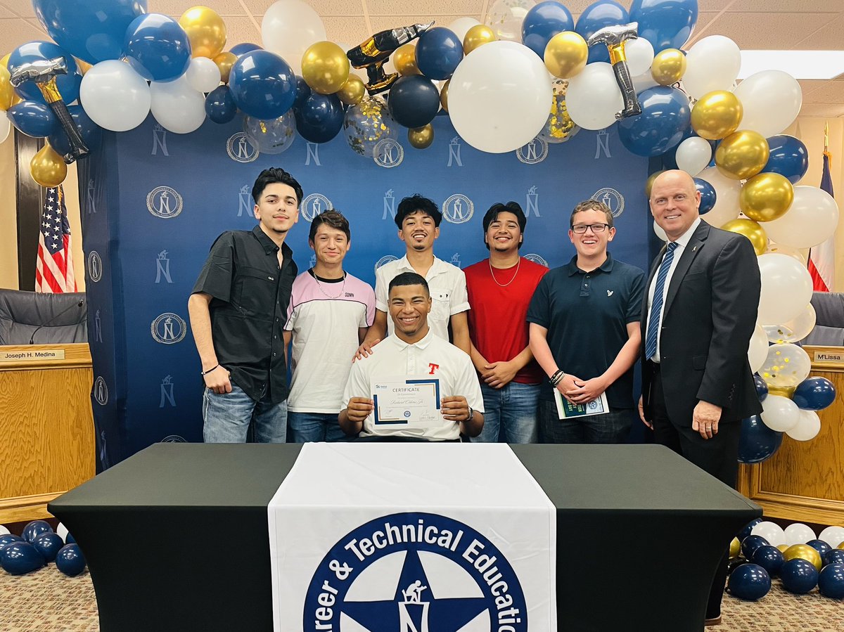 TaftToolBox's tweet photo. Congrats Richard on accepting the offer to intern at Habitat for Humanity this summer! Richard will be working as a paid student intern getting hands-on construction experience while lending a hand up in the community! Proud of your accomplishment! CTE signing day!🧰🔨 @NISDTaft https://t.co/hE0Vadx1JF