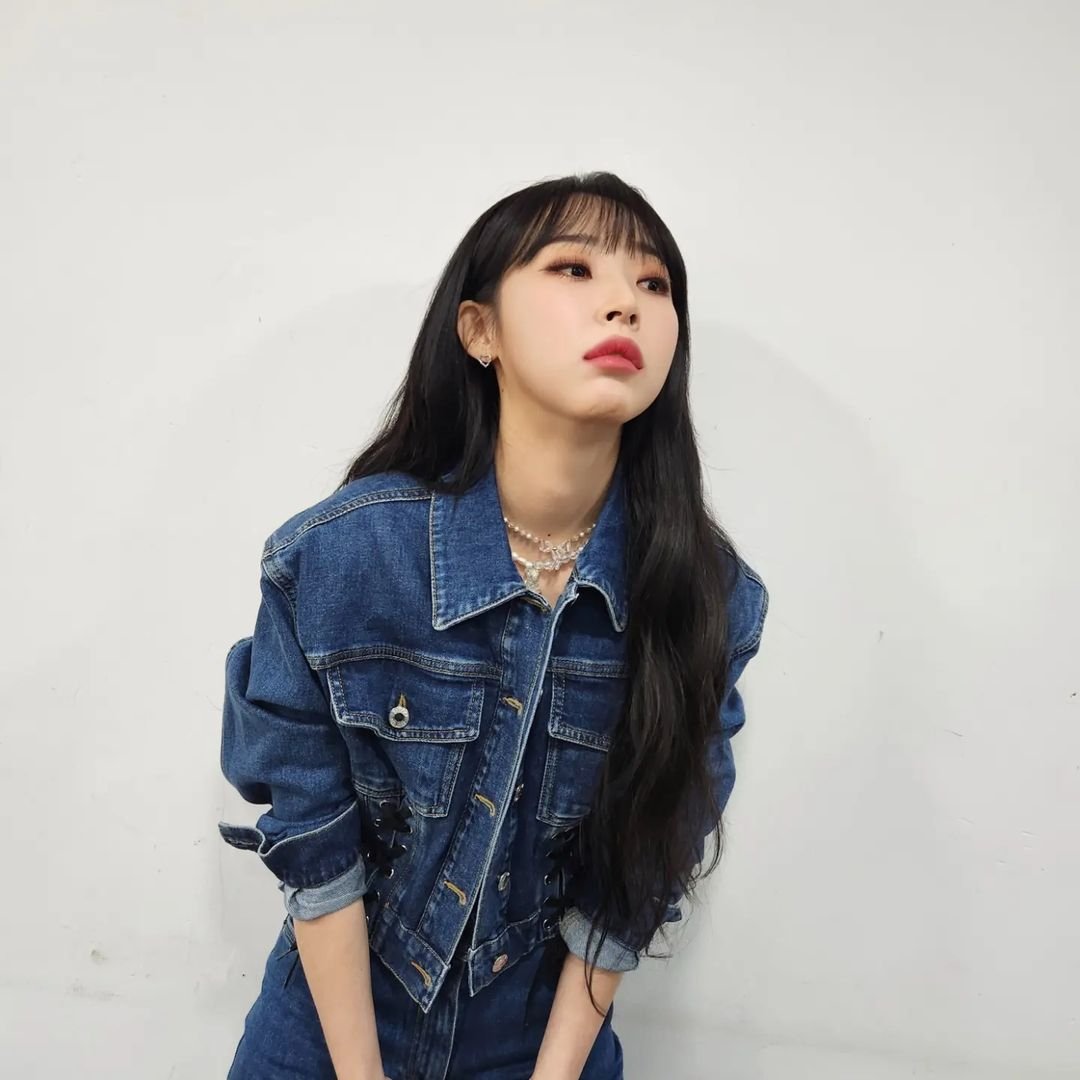 pciscnapple's tweet photo. ♤ Raea somehow convinced me to wear a crop top today 🙃

#MidnightEnt #Midnightlife https://t.co/FKAQqoXeMk