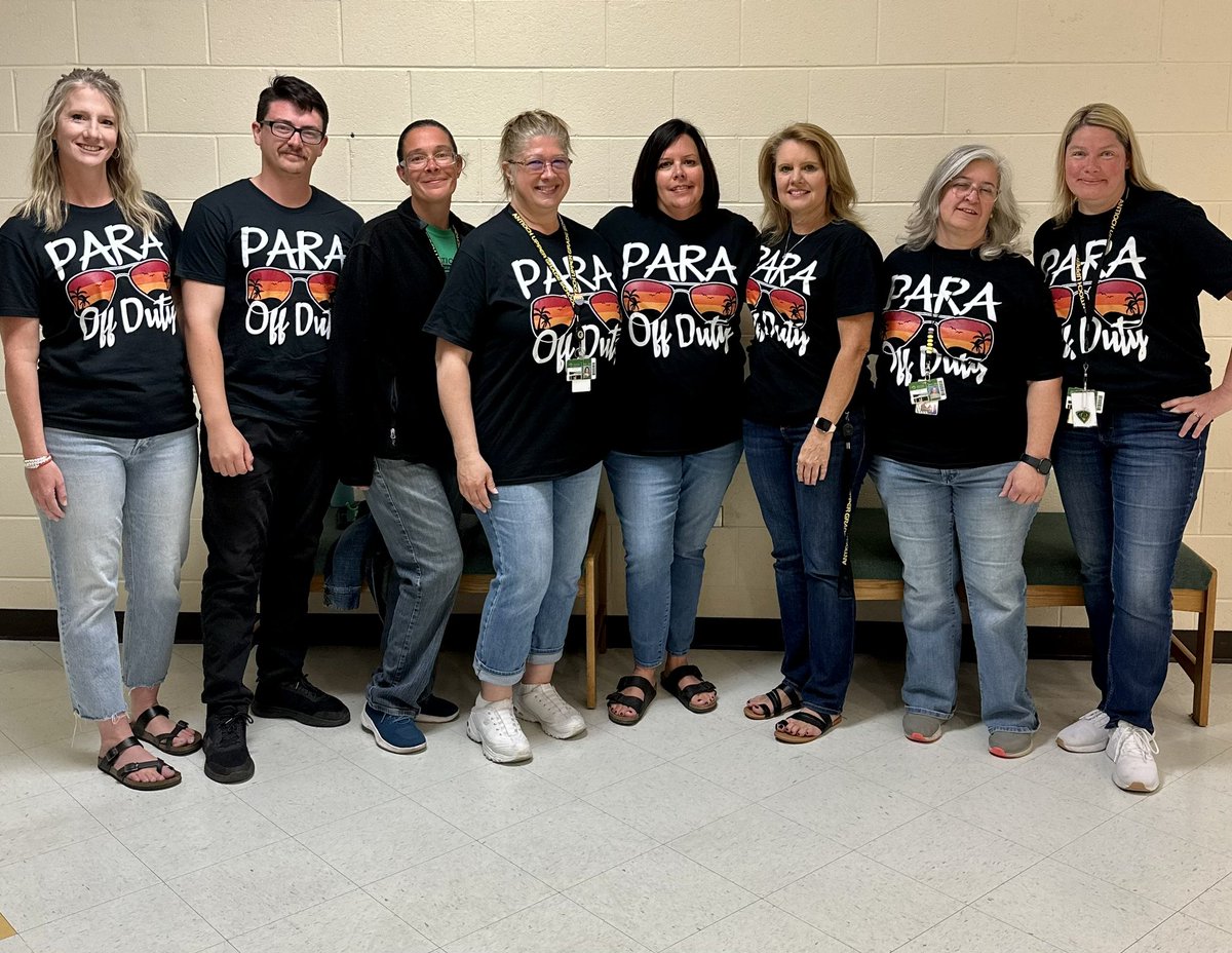mrs_tack's tweet photo. That’s a wrap!
Thank you for a wonderful school year, Warriors!
Enjoy your summer ☀️ and we will see you in the fall! 💚💛 https://t.co/4rbrJU2nLg