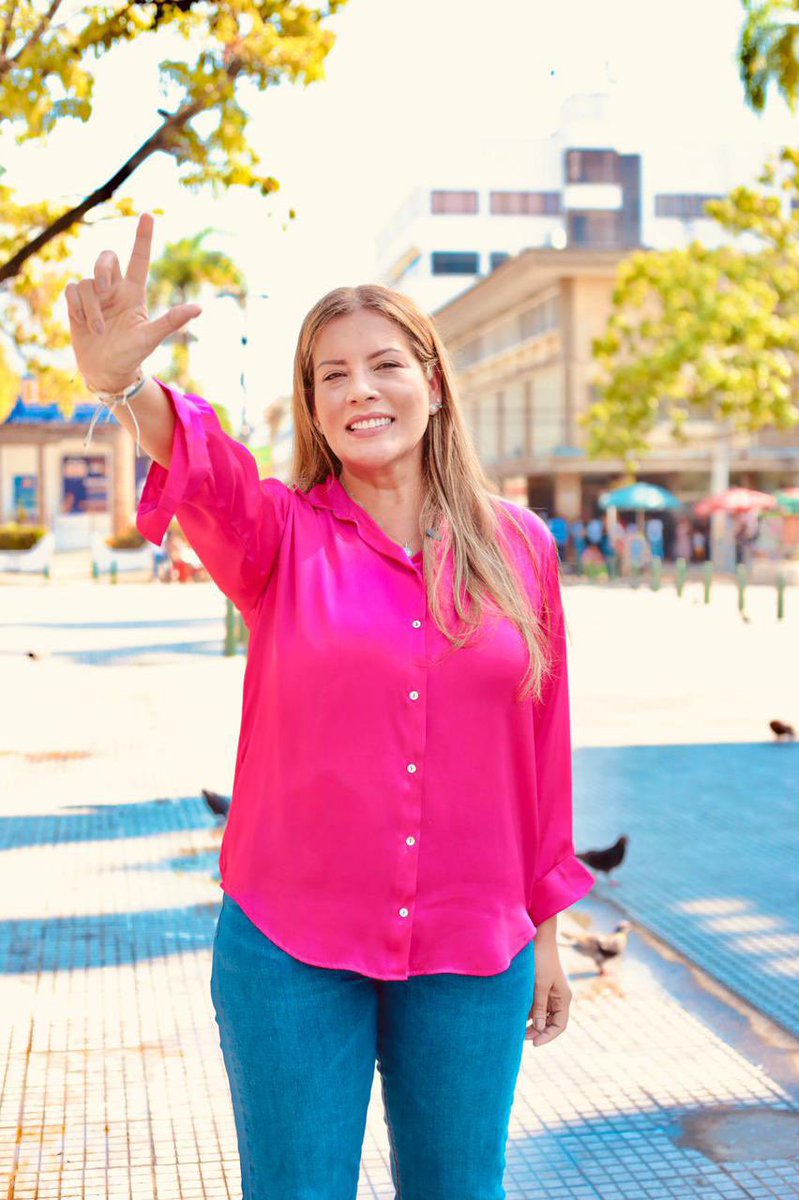 JoseRLarrarteG's tweet photo. 🔴#OPINIÓN🔴

Es increíble ver hasta dónde llega la ingratitud convertida en un sorbo amargo en la política. 

Liliana Yúnez, una mujer que le fue leal y fiel por más de 12 años a @MarcosDanielPG y éste le dio una patada y ahora se dejó imponer a una falsa “independiente”. https://t.co/ub6wal2CKs
