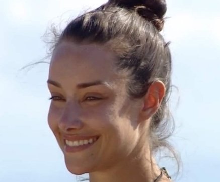 #SVGala13 #ConexionHonduras13 
Creéis que Adara está jugando limpio con Asraf ?
♥️ Si
🔄 No