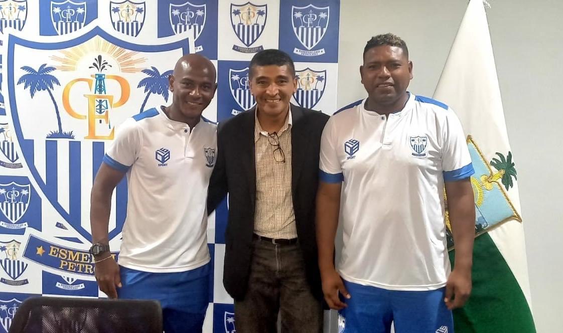 PanchoRiveraZ's tweet photo. El histórico @esmeraldaspetr2 quiere resucitar de la mano de este par . Óscar Bagui y Gordo Lucho arman un nuevo proyecto para el fútbol de la tierra verde. https://t.co/ZytJM9rnkq