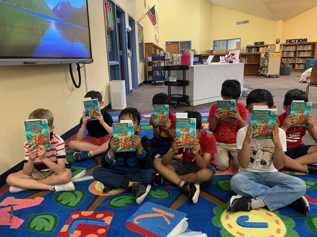 1Dmrstrimble's tweet photo. Book clubs are fun! @MKBMavs @JulieMosty1 https://t.co/ymjow4sGw5