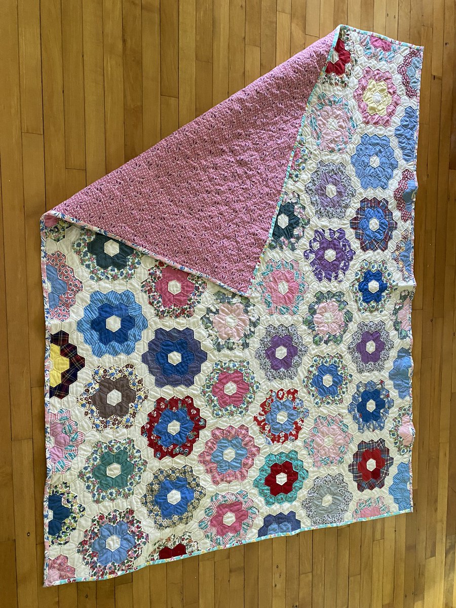 It’s is finally done🎉🎉 I figure I’ve got close to 609 hours in handquilting. This vintage 1940’s quilt top had batting & fabric added. The only machine sewing was the initial attachment of the binding. Needs a gentle wash and it’s good to use.