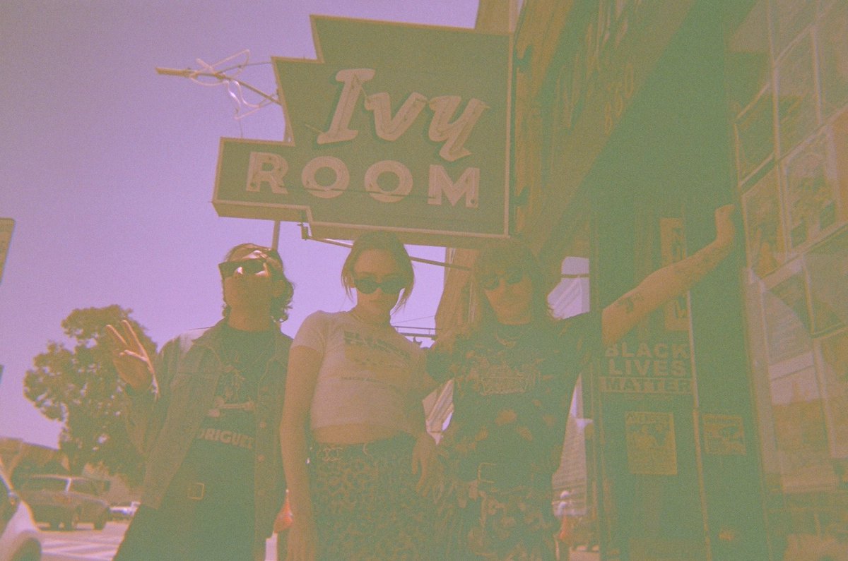▹ EUGENE, OR ▹ 2NITE ▹ on our way to <a href="/WOWHall/">WOW Hall</a> to play <a href="/kwva/">KWVA 88.1 FM</a> 30th Anniversary ♥️ 

TIX: ticketweb.com/event/kwva-30t…

Pic by Alina from tour <a href="/ivyroomalbany/">ivy room</a> ⭐️♥️⭐️♥️