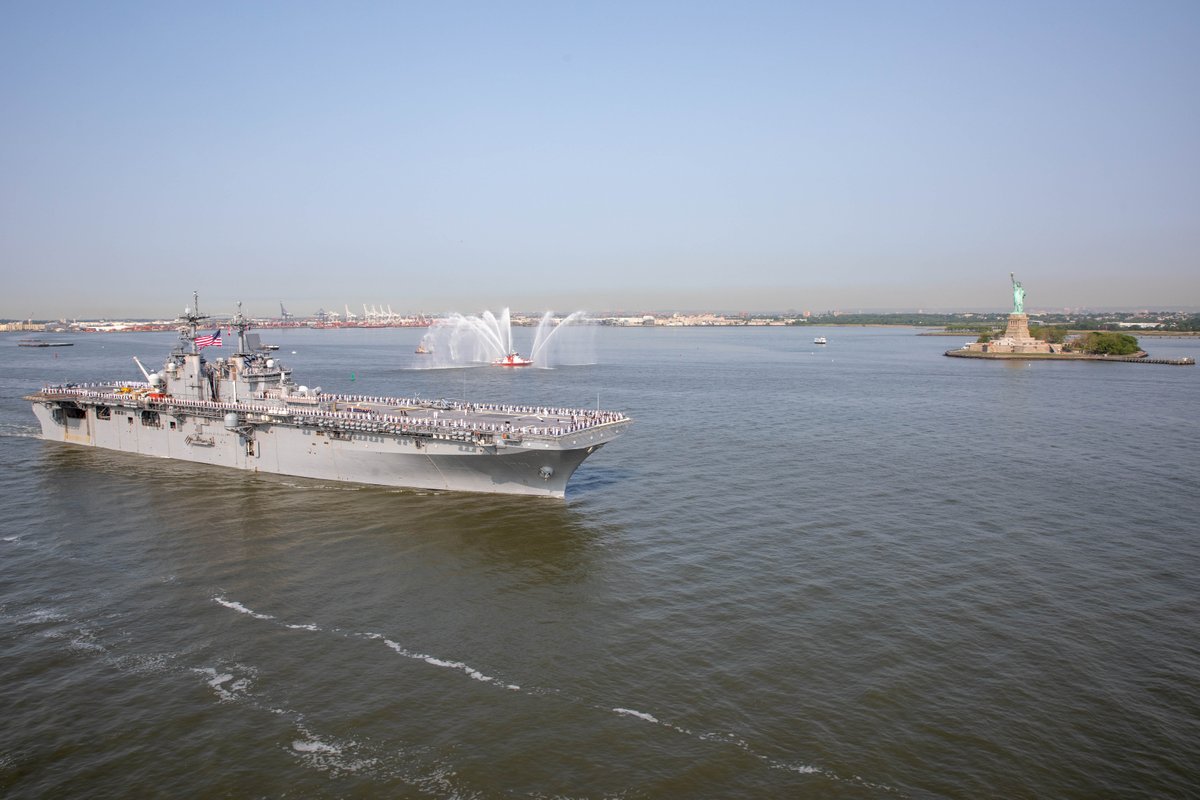 USNavy's tweet image. #USNavy Photos of the Day: 

1️⃣ #USSWasp participates in the parade of ships 2️⃣ @SECNAV welcomes Dutch sailors and 3️⃣ @seacadets and #JROTC practice hose handling aboard #USSWasp en route to @FleetWeekNYC @NavyOutreach 
4️⃣ #USSShiloh #UNREP @US7thFleet
👉 dvidshub.net/r/uw5gq2