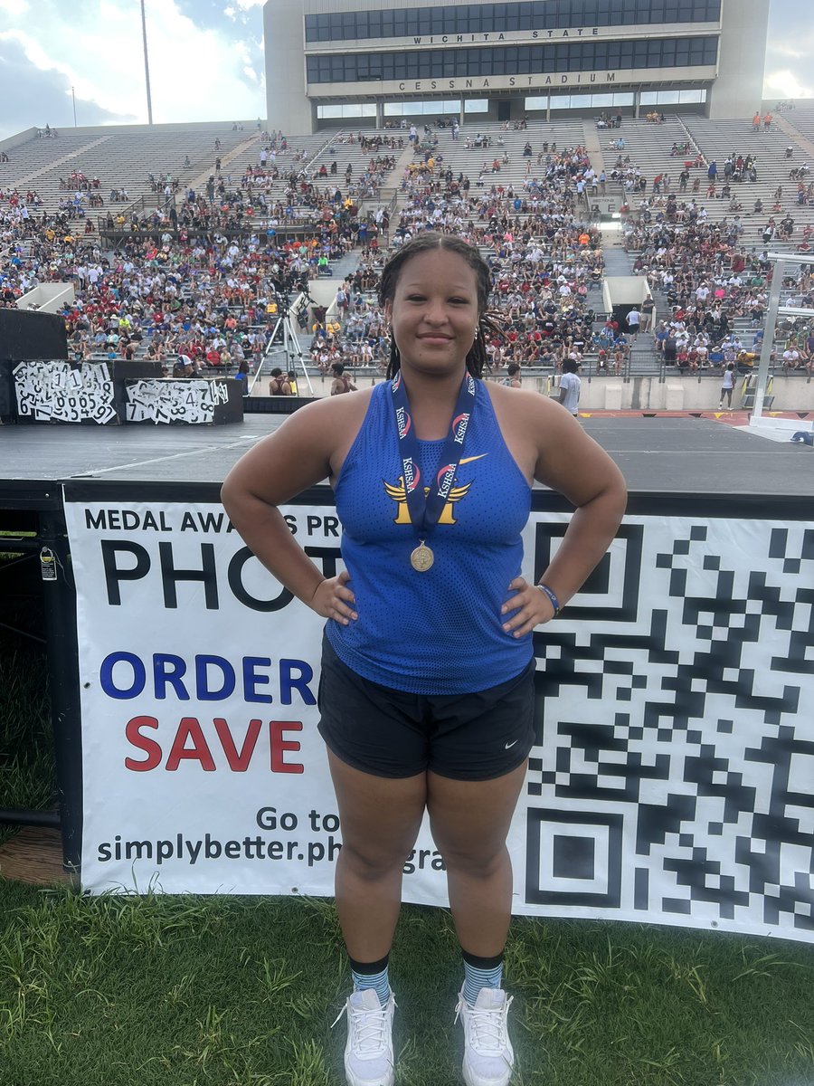 5A girls shot-put state champion 🥇 

Aiyanna Green of Hutchinson with a throw of 39-4. The senior picks up her first state title. 

#trackinkansas