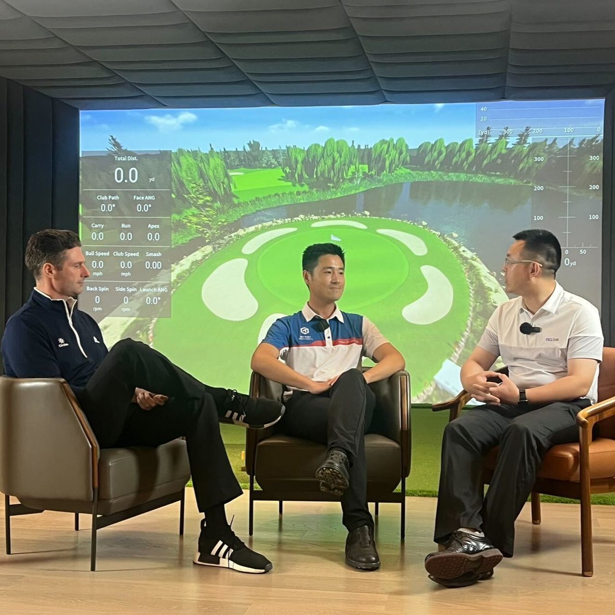 morecircles's tweet photo. Another step closer to our mission to helping all golfers think and train like a pro... Circles is proud to announce we've joined forces with RG Golf, one of the largest simulator companies in China to provide a great improvement experience ️‍️🚀🏌️‍♂️ https://t.co/GL585F7ti9