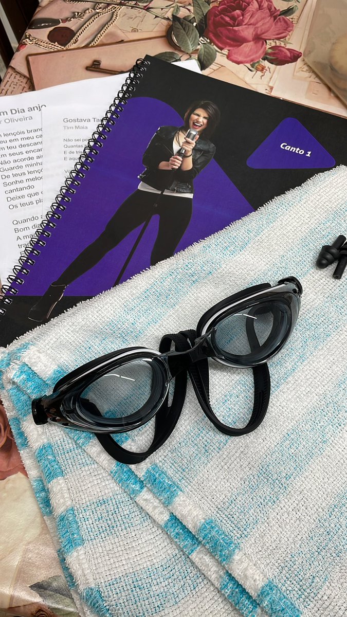 _emilho's tweet photo. Dois projetos antigos, daqueles que você conta pra pouca gente, e que agora, enfim, vão tomando forma… aula de canto (em escola) e natação (em piscina rsrs) a gente vai mexendo com a vida e as boas mudanças vem junto https://t.co/TtN0lyU2ZV