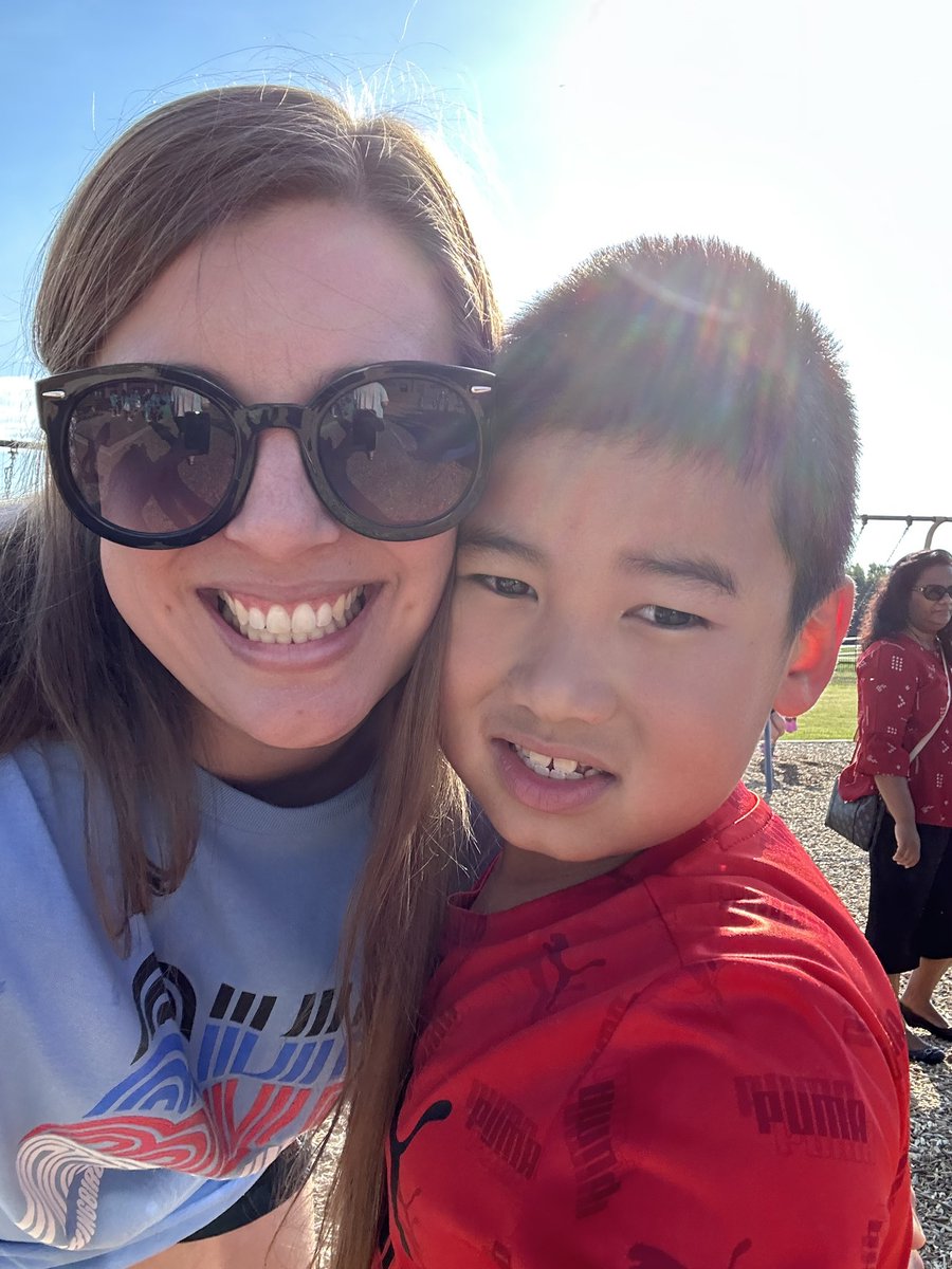 1Dmrstrimble's tweet photo. I love these field day smiles! @MKBMavs https://t.co/9EliUJ1djA
