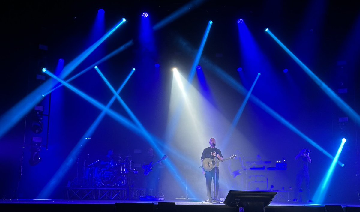loro_paolo's tweet photo. Stasera al @granteatrogeox bellissimo spettacolo di @RafRiefoli #lamiacasatour https://t.co/kVtufsB0LG